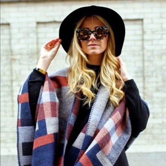 Marcus Adler Accessories - BUNDLE 2 pieces,Square scarf and Hat Marcus Addler